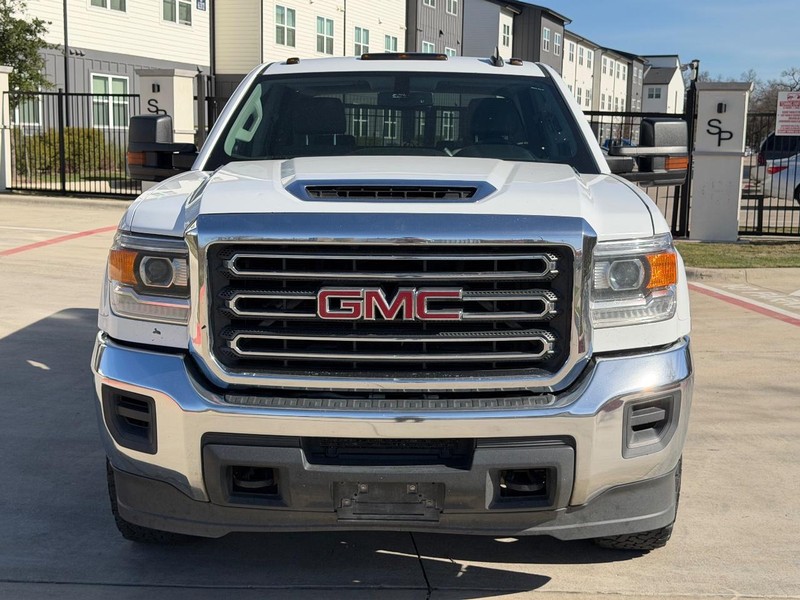 GMC Sierra 2500HD Vehicle Full-screen Gallery Image 09