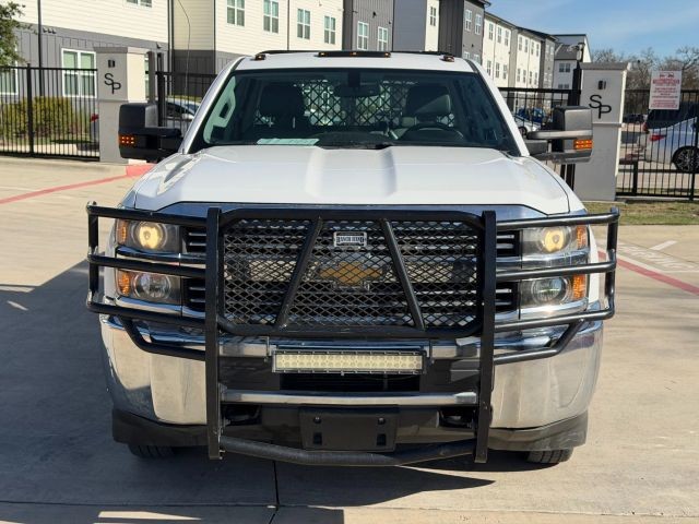 Chevrolet Silverado 3500HD Vehicle Full-screen Gallery Image 09