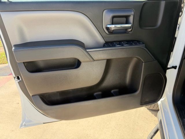 Chevrolet Silverado 3500HD Vehicle Full-screen Gallery Image 10