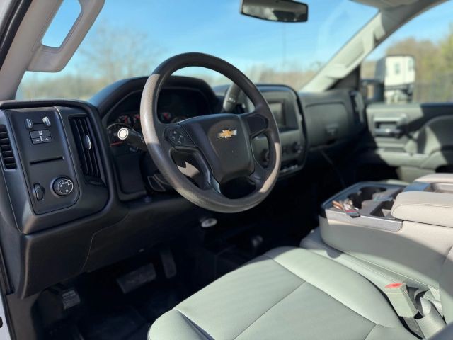 Chevrolet Silverado 3500HD Vehicle Full-screen Gallery Image 13