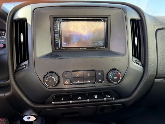 Chevrolet Silverado 3500HD Vehicle Full-screen Gallery Image 15