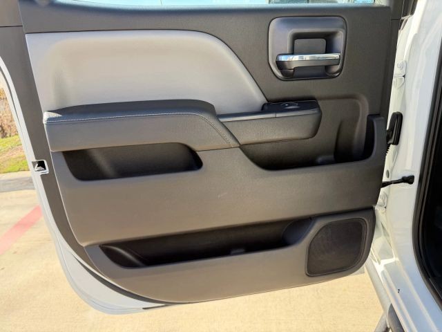 Chevrolet Silverado 3500HD Vehicle Full-screen Gallery Image 16