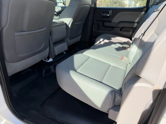 Chevrolet Silverado 3500HD Vehicle Full-screen Gallery Image 17