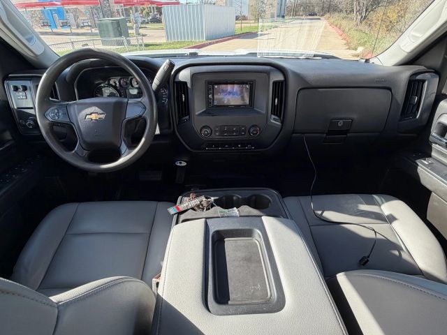 Chevrolet Silverado 3500HD Vehicle Full-screen Gallery Image 19