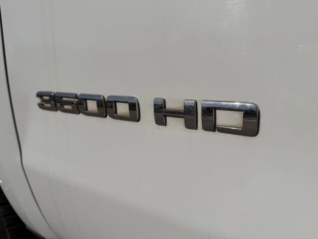 Chevrolet Silverado 3500HD Vehicle Full-screen Gallery Image 20