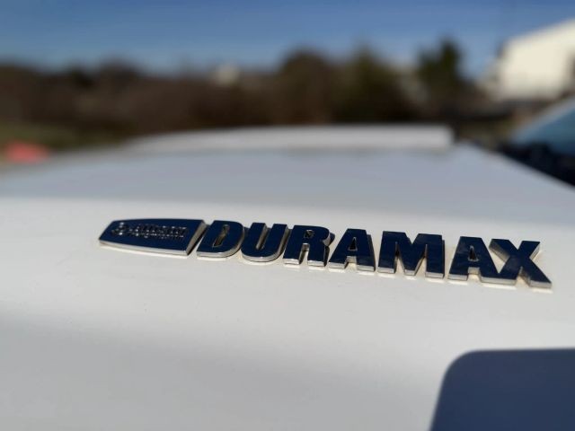 Chevrolet Silverado 3500HD Vehicle Full-screen Gallery Image 21