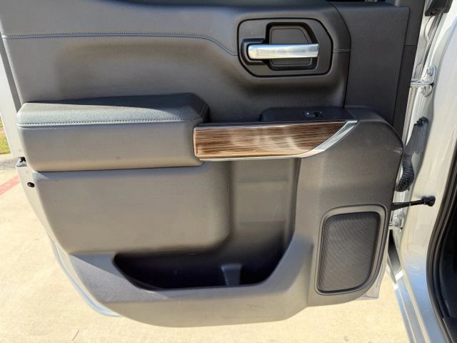 Chevrolet Silverado 1500 Vehicle Full-screen Gallery Image 16