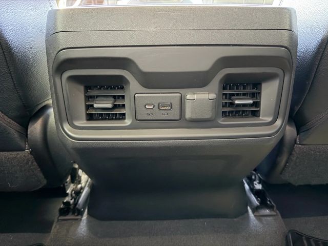 Chevrolet Silverado 1500 Vehicle Full-screen Gallery Image 19