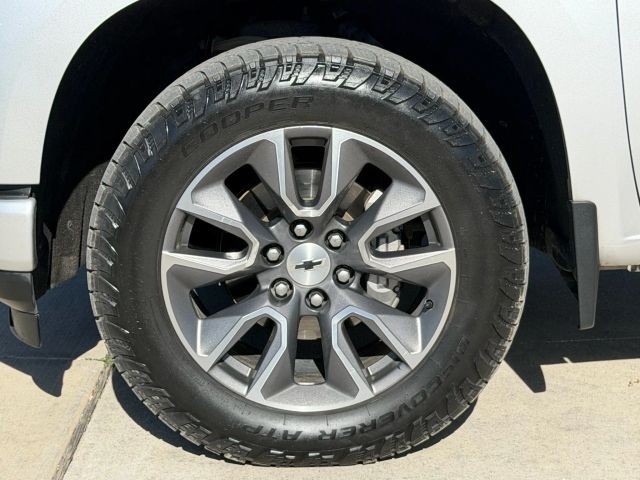 Chevrolet Silverado 1500 Vehicle Full-screen Gallery Image 24