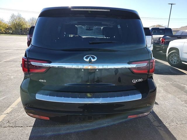 INFINITI QX80 Vehicle Full-screen Gallery Image 03