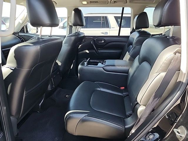 INFINITI QX80 Vehicle Full-screen Gallery Image 11