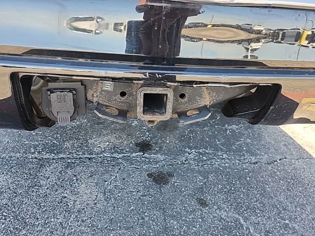 INFINITI QX80 Vehicle Full-screen Gallery Image 13