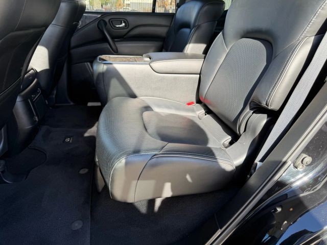 INFINITI QX80 Vehicle Full-screen Gallery Image 18