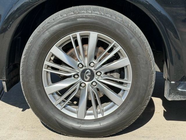 INFINITI QX80 Vehicle Full-screen Gallery Image 23