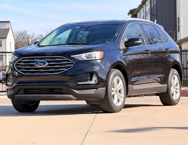 Ford Edge Vehicle Full-screen Gallery Image 02