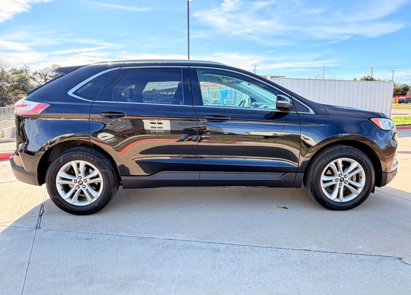 Ford Edge Vehicle Full-screen Gallery Image 07