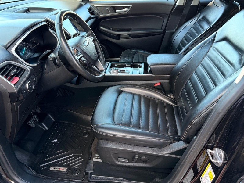 Ford Edge Vehicle Full-screen Gallery Image 10