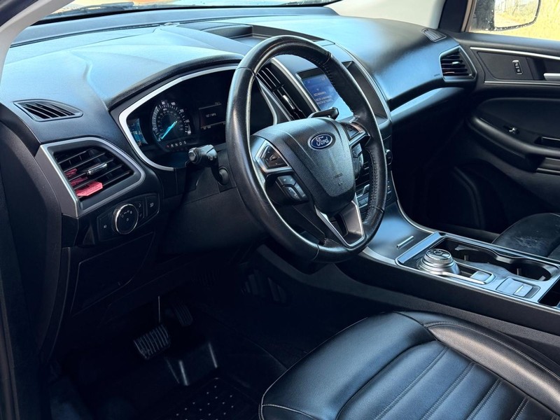 Ford Edge Vehicle Full-screen Gallery Image 11