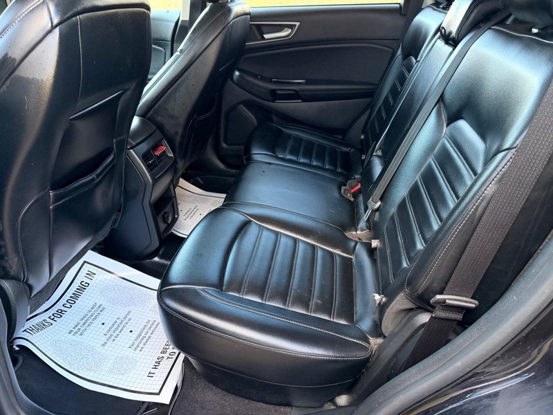 Ford Edge Vehicle Full-screen Gallery Image 13