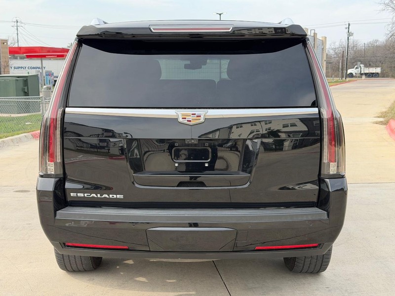 Cadillac Escalade Vehicle Full-screen Gallery Image 05