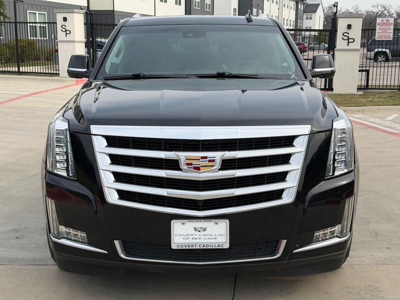 Cadillac Escalade Vehicle Full-screen Gallery Image 09