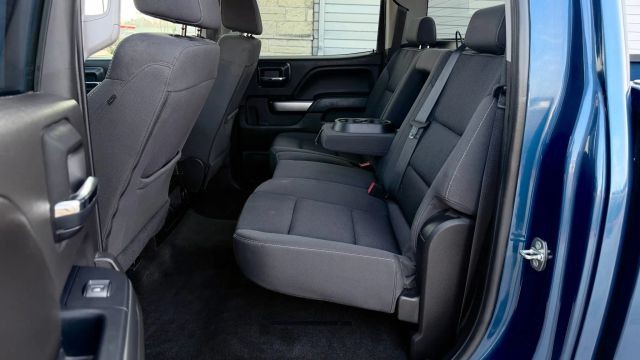 Chevrolet Silverado Vehicle Full-screen Gallery Image 11