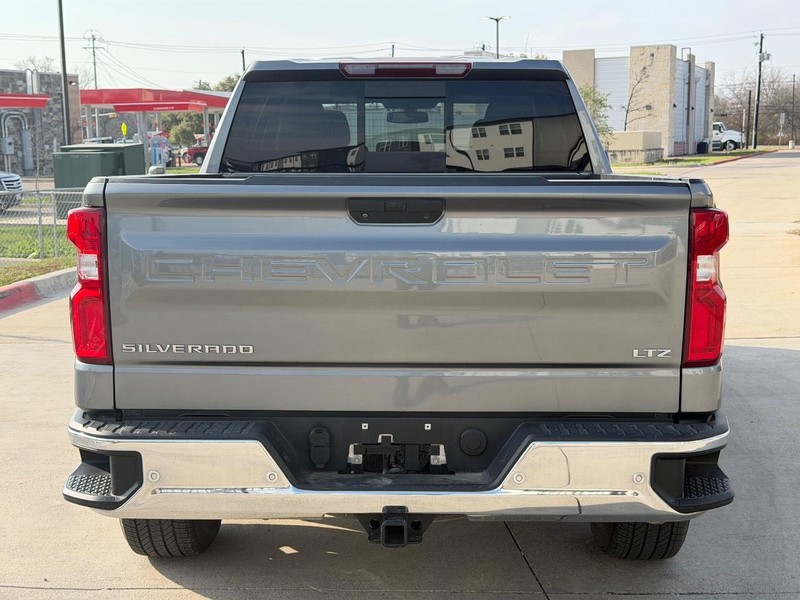 Chevrolet Silverado Vehicle Full-screen Gallery Image 05