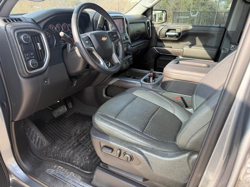 Chevrolet Silverado Vehicle Full-screen Gallery Image 11