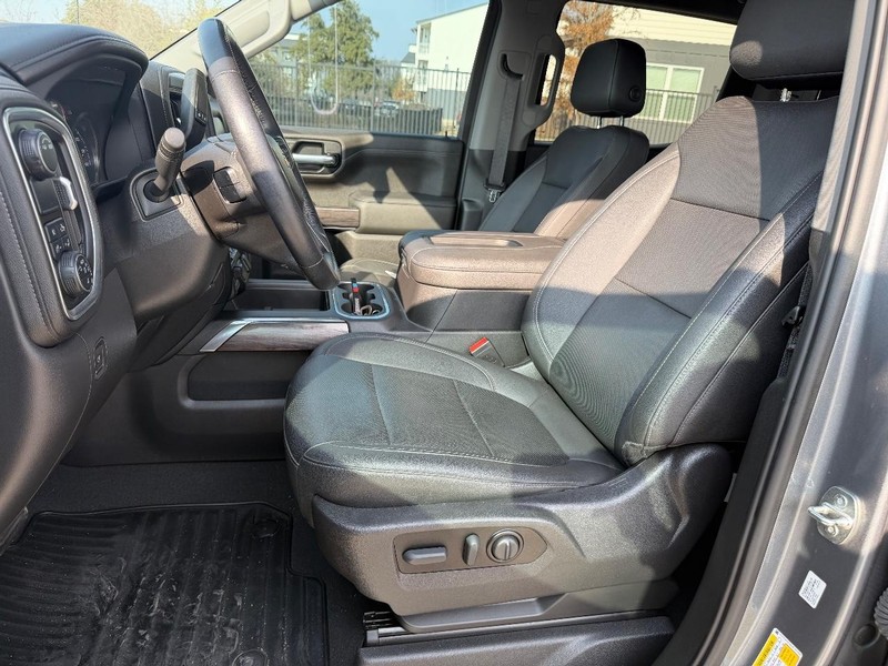 Chevrolet Silverado Vehicle Full-screen Gallery Image 12