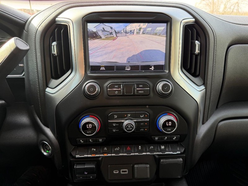 Chevrolet Silverado Vehicle Full-screen Gallery Image 14