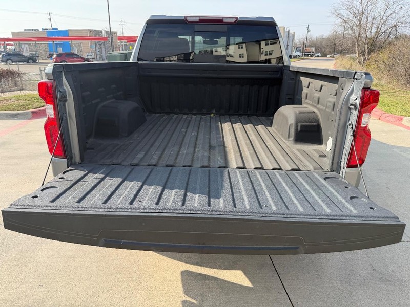 Chevrolet Silverado Vehicle Full-screen Gallery Image 20