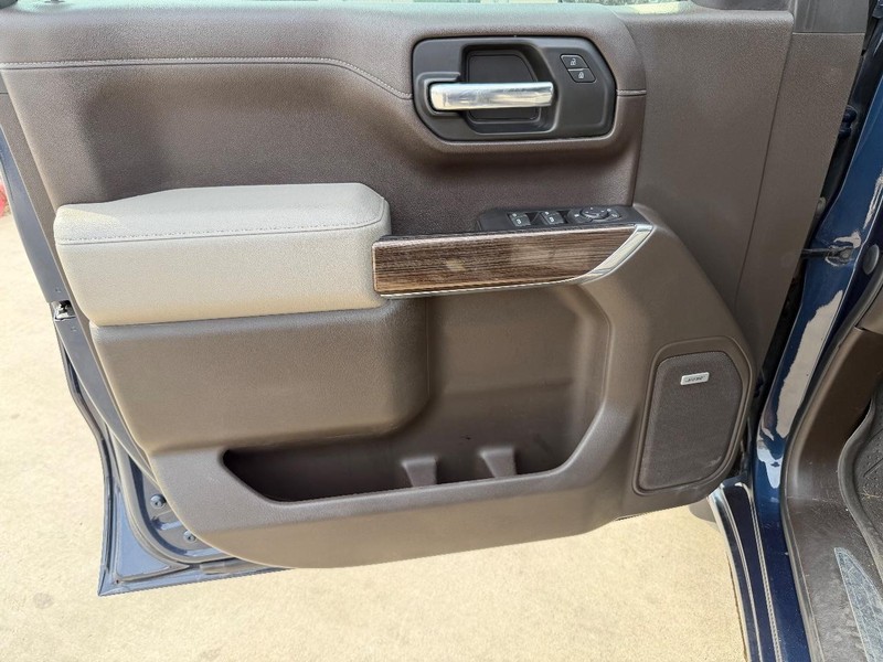 Chevrolet Silverado 1500 Vehicle Full-screen Gallery Image 10