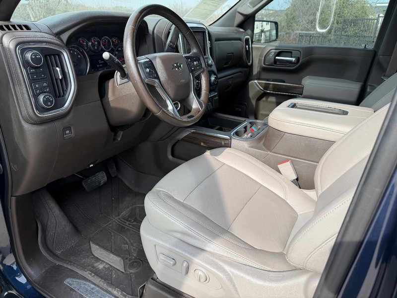 Chevrolet Silverado 1500 Vehicle Full-screen Gallery Image 11