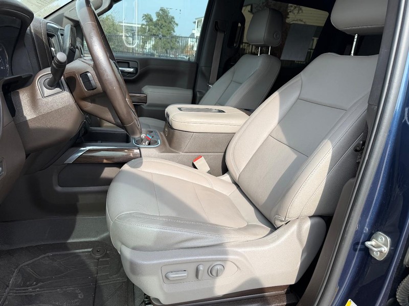 Chevrolet Silverado 1500 Vehicle Full-screen Gallery Image 12