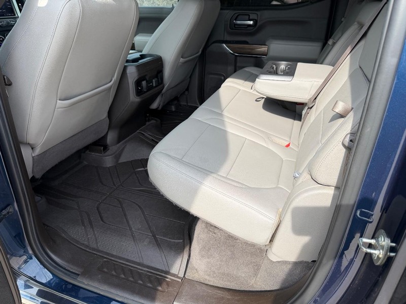 Chevrolet Silverado 1500 Vehicle Full-screen Gallery Image 17