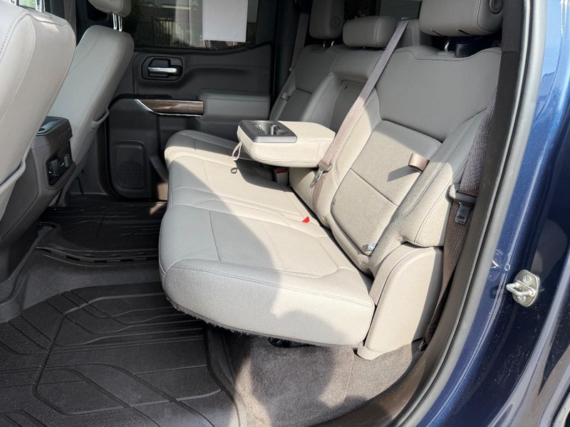 Chevrolet Silverado 1500 Vehicle Full-screen Gallery Image 18