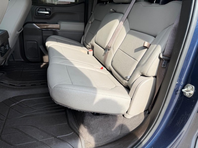 Chevrolet Silverado 1500 Vehicle Full-screen Gallery Image 19