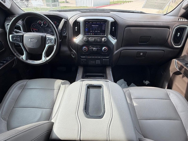 Chevrolet Silverado 1500 Vehicle Full-screen Gallery Image 21