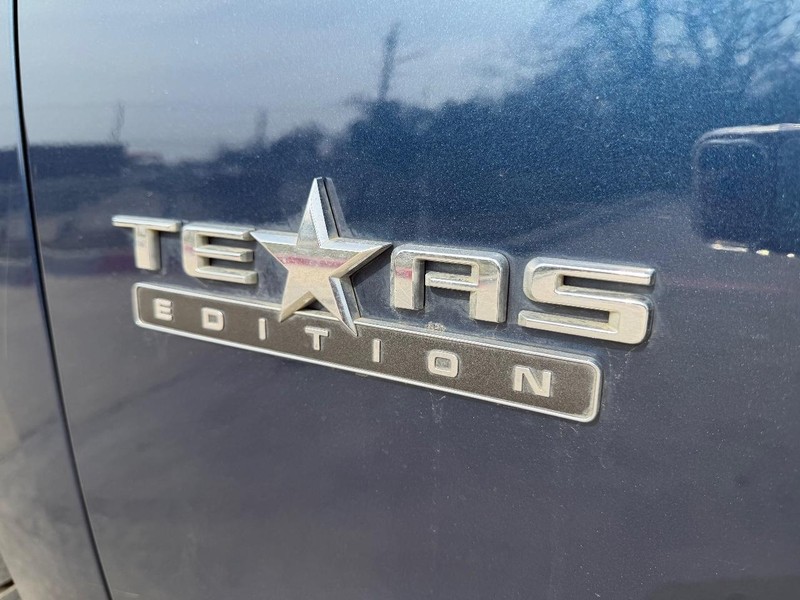 Chevrolet Silverado 1500 Vehicle Full-screen Gallery Image 23