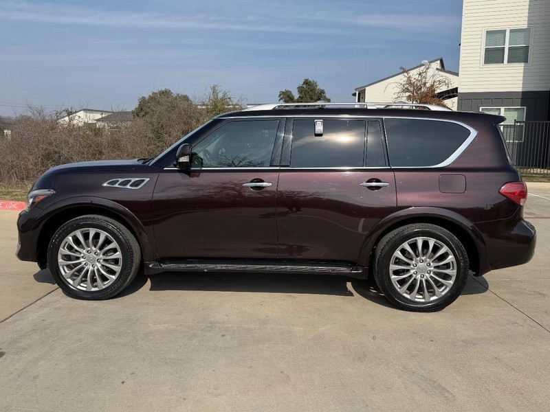 INFINITI QX80 Vehicle Full-screen Gallery Image 03