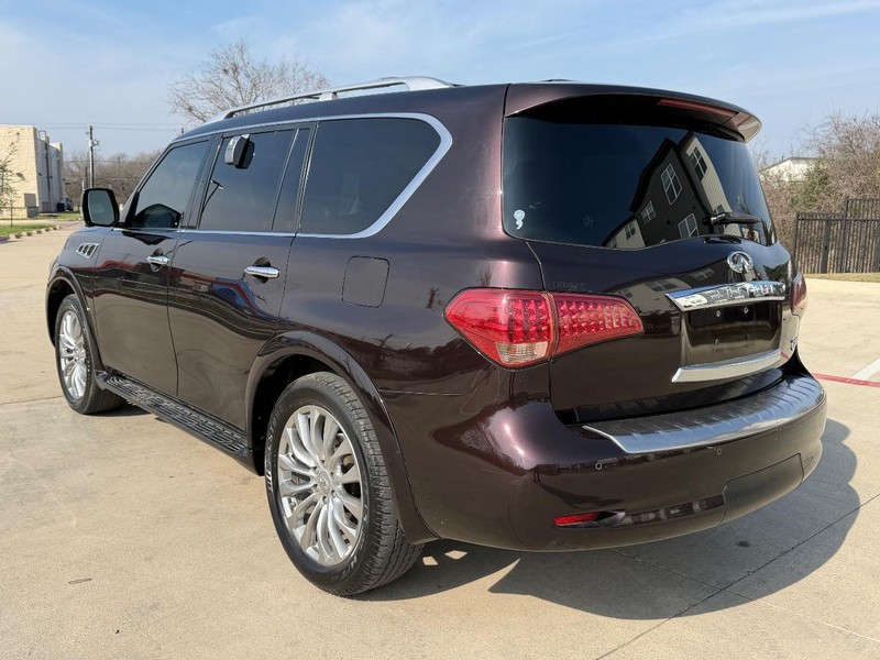 INFINITI QX80 Vehicle Full-screen Gallery Image 04