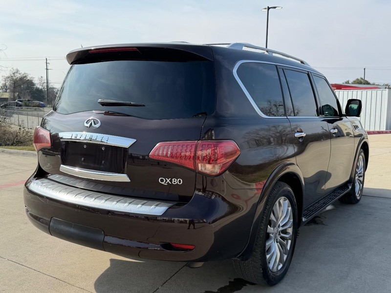 INFINITI QX80 Vehicle Full-screen Gallery Image 06