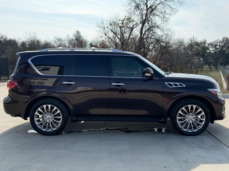 INFINITI QX80 Vehicle Full-screen Gallery Image 07