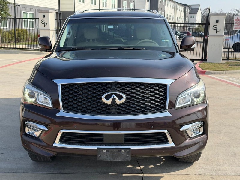 INFINITI QX80 Vehicle Full-screen Gallery Image 10