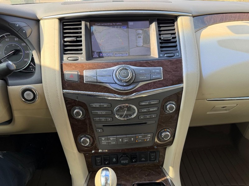 INFINITI QX80 Vehicle Full-screen Gallery Image 16