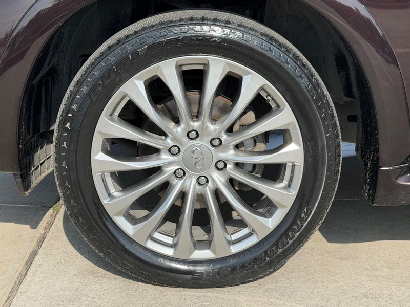 INFINITI QX80 Vehicle Full-screen Gallery Image 26