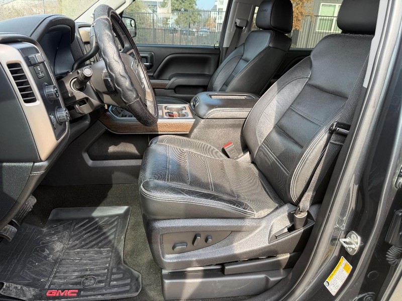 GMC Sierra 1500 Vehicle Full-screen Gallery Image 12