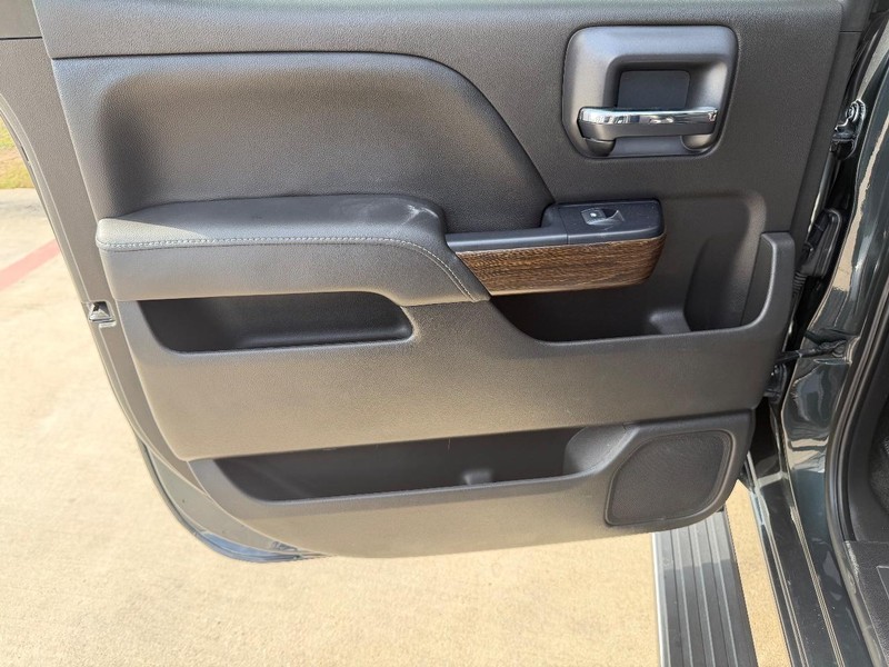 GMC Sierra 1500 Vehicle Full-screen Gallery Image 15