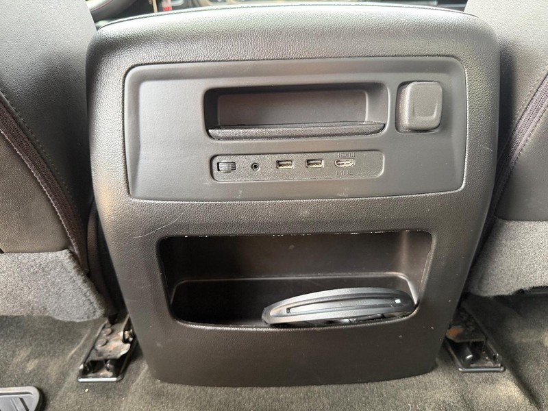 GMC Sierra 1500 Vehicle Full-screen Gallery Image 18