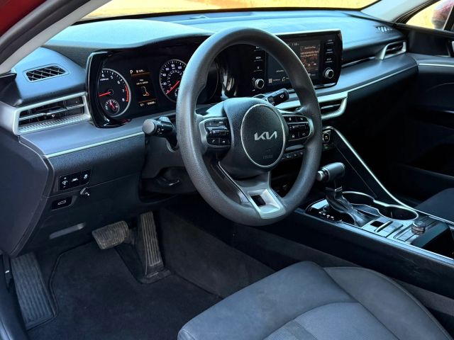 Kia K5 Vehicle Full-screen Gallery Image 10